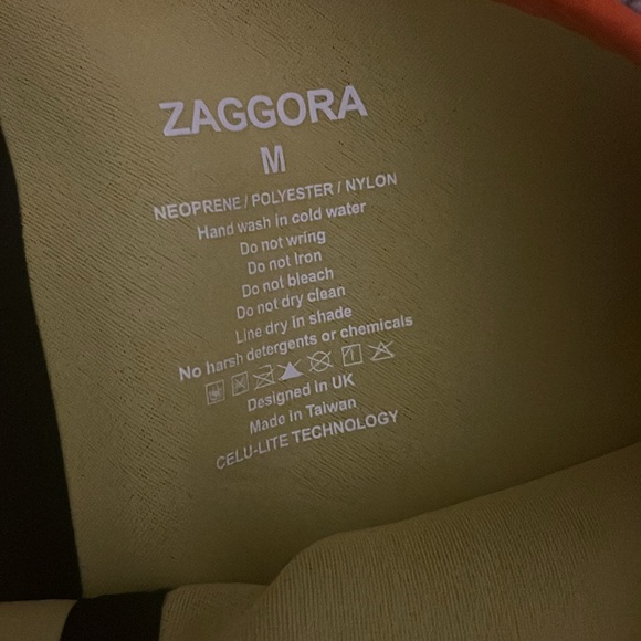 Zaggora Bright Pink and Orange Capri Leggings - Picture 2 of 4